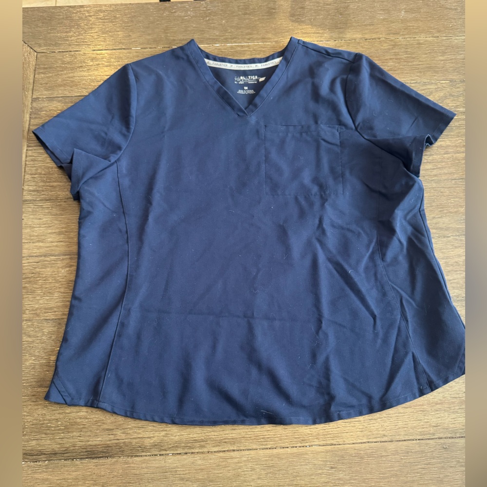 Fabletics Navy Blue V-Neck Scrub Top size 2X